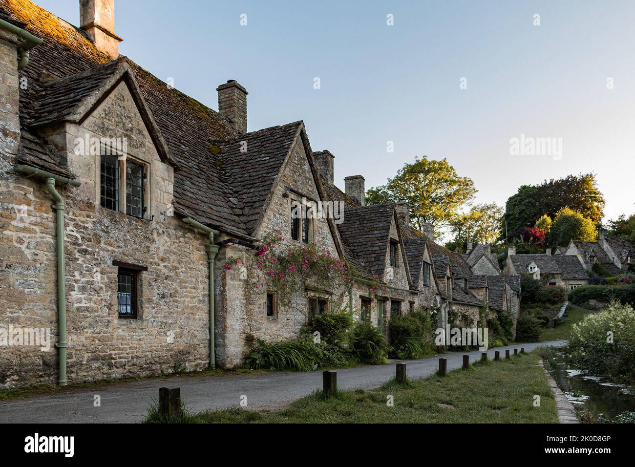 Les cottages en pierre d'Arlington Row à Bibury, Royaume-Uni Banque D'Images