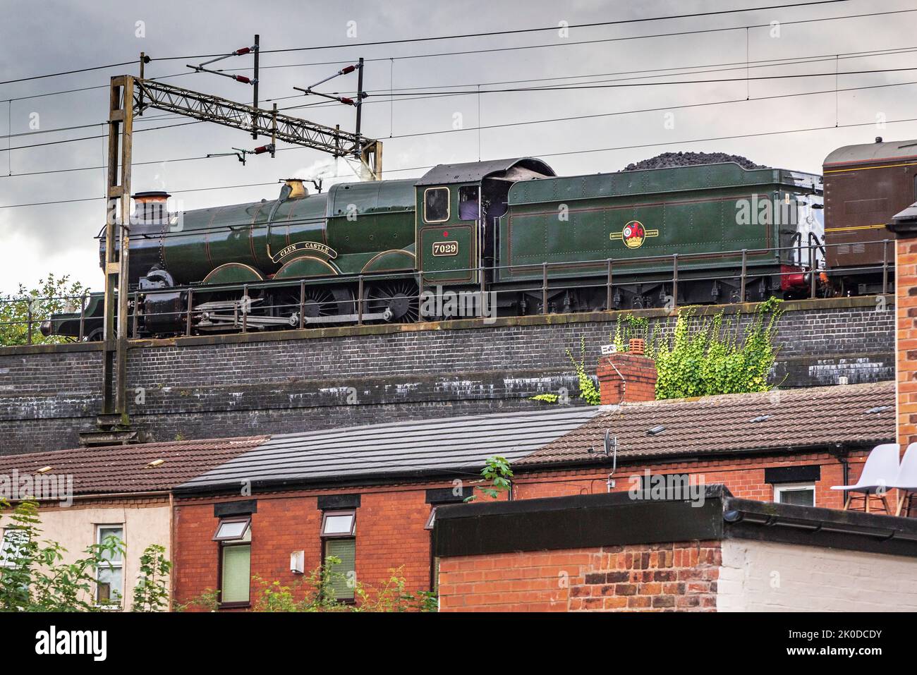 GWR 4073 locomotive à vapeur de classe 7029 Clun Castle transportant le Mersey Explorer railtour de la Tyseley Steam Trust à Brmingham à Liverpool Lime St Banque D'Images