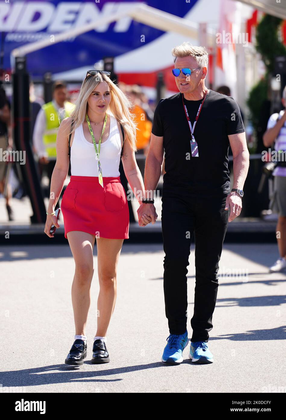 Le célèbre chef Gordon Ramsey avec sa fille Holly Anna Ramsay arrive avant le Grand Prix d'Italie sur le circuit de Monza en Italie. Date de la photo: Dimanche 11 septembre 2022. Banque D'Images