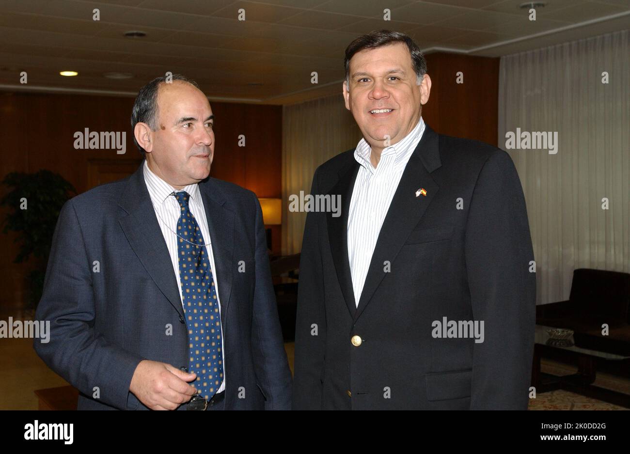 Visite du secrétaire Mel Martinez en Espagne--départ de Madrid. Visite du secrétaire Mel Martinez en Espagne--sujet du départ de Madrid, visite du secrétaire Mel Martinez en Espagne--préparatifs du départ de Madrid. Banque D'Images