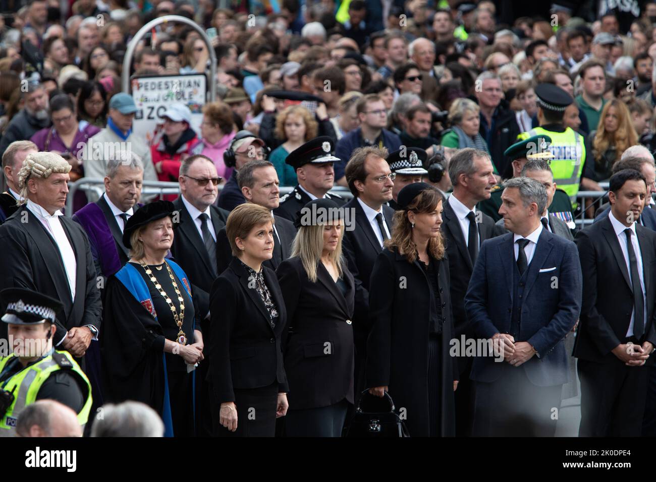 Édimbourg, Écosse, le 11 septembre 2022. Les dirigeants politiques écossais Nicola Sturgeon, Alex Cole Hamilton et Anas Sarwar, lors de la proclamation publique de l'accession du roi Charles III, à la Croix Mercat sur la rue Royal Mile High, à Édimbourg, en Écosse, le 11 septembre 2022. Crédit photo: Jeremy Sutton-Hibbert/ Alamy Live news. Banque D'Images