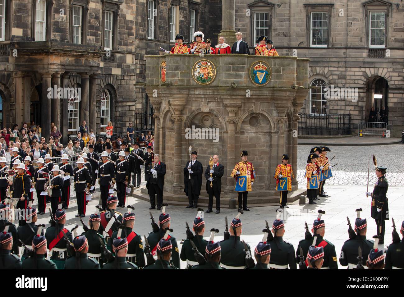 Édimbourg, Écosse, le 11 septembre 2022. La proclamation publique de l'accession du roi Charles III, à la Croix de Mercat, sur la rue Royal Mile High, à Édimbourg, Écosse, le 11 septembre 2022. Crédit photo: Jeremy Sutton-Hibbert/ Alamy Live news. Banque D'Images