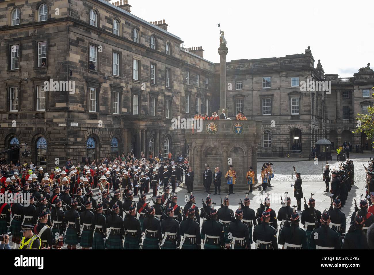 Édimbourg, Écosse, le 11 septembre 2022. La proclamation publique de l'accession du roi Charles III, à la Croix de Mercat, sur la rue Royal Mile High, à Édimbourg, Écosse, le 11 septembre 2022. Crédit photo: Jeremy Sutton-Hibbert/ Alamy Live news. Banque D'Images