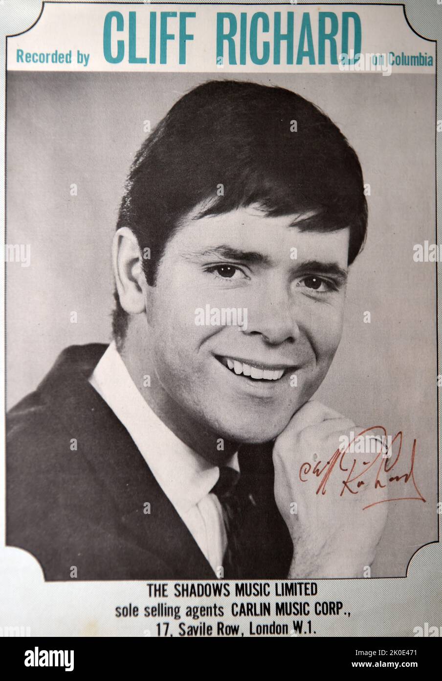 Sir Cliff Richard OBE (né Harry Rodger Webb, 14 octobre 1940) est un chanteur, musicien, acteur anglais. Banque D'Images