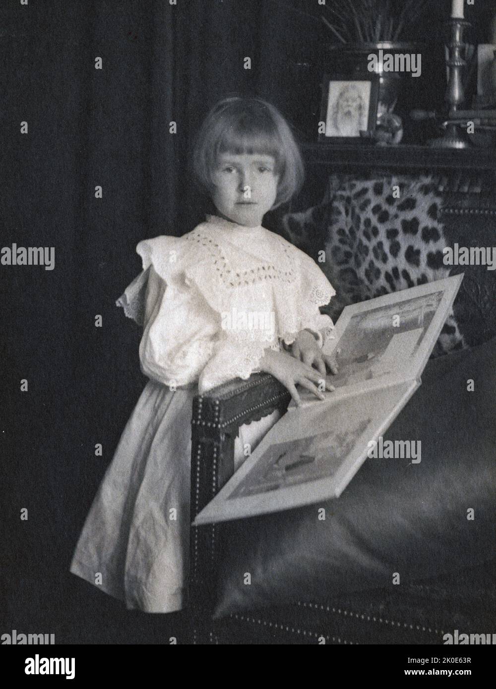 Peggy Lee, c1905 ans, par Fred Holland Day (1864--1933), photographe et éditeur américain. Il a été éminent dans les cercles littéraires et photographiques à la fin du 19th siècle et a été un grand Pictorialiste. Il a été un défenseur précoce et vocal de l'acceptation de la photographie comme un bel art Banque D'Images