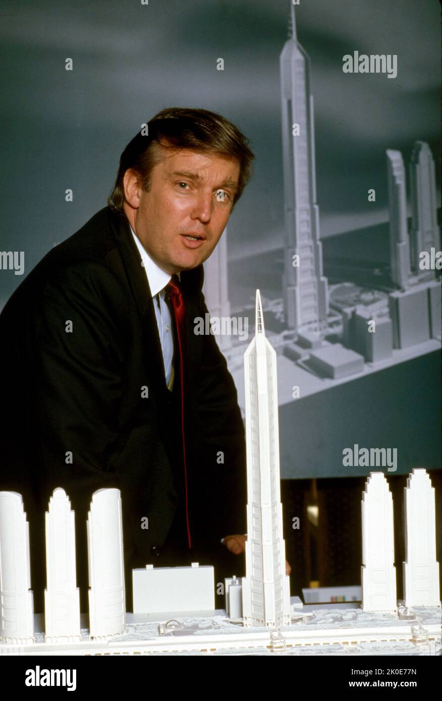 Photographie en date de 1982 de Donald John Trump (né en 1946), homme politique américain, personnalité des médias et homme d'affaires qui a été président des États-Unis en 45th de 2017 à 2021. En 1971, il est devenu président de l'entreprise immobilière de son père Fred Trump et l'a rebaptisée Trump Organization. Trump a étendu ses activités à la construction et à la rénovation de gratte-ciels, d'hôtels, de casinos et de terrains de golf. Banque D'Images