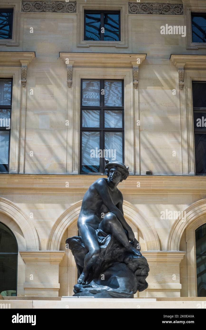 Jean-Baptiste Pigalle: Mercury Fastening HIS Heel Wings, plomb, 1753, le Cour Puget où la sculpture française est exposée, Musée du Louvre, le m du monde Banque D'Images