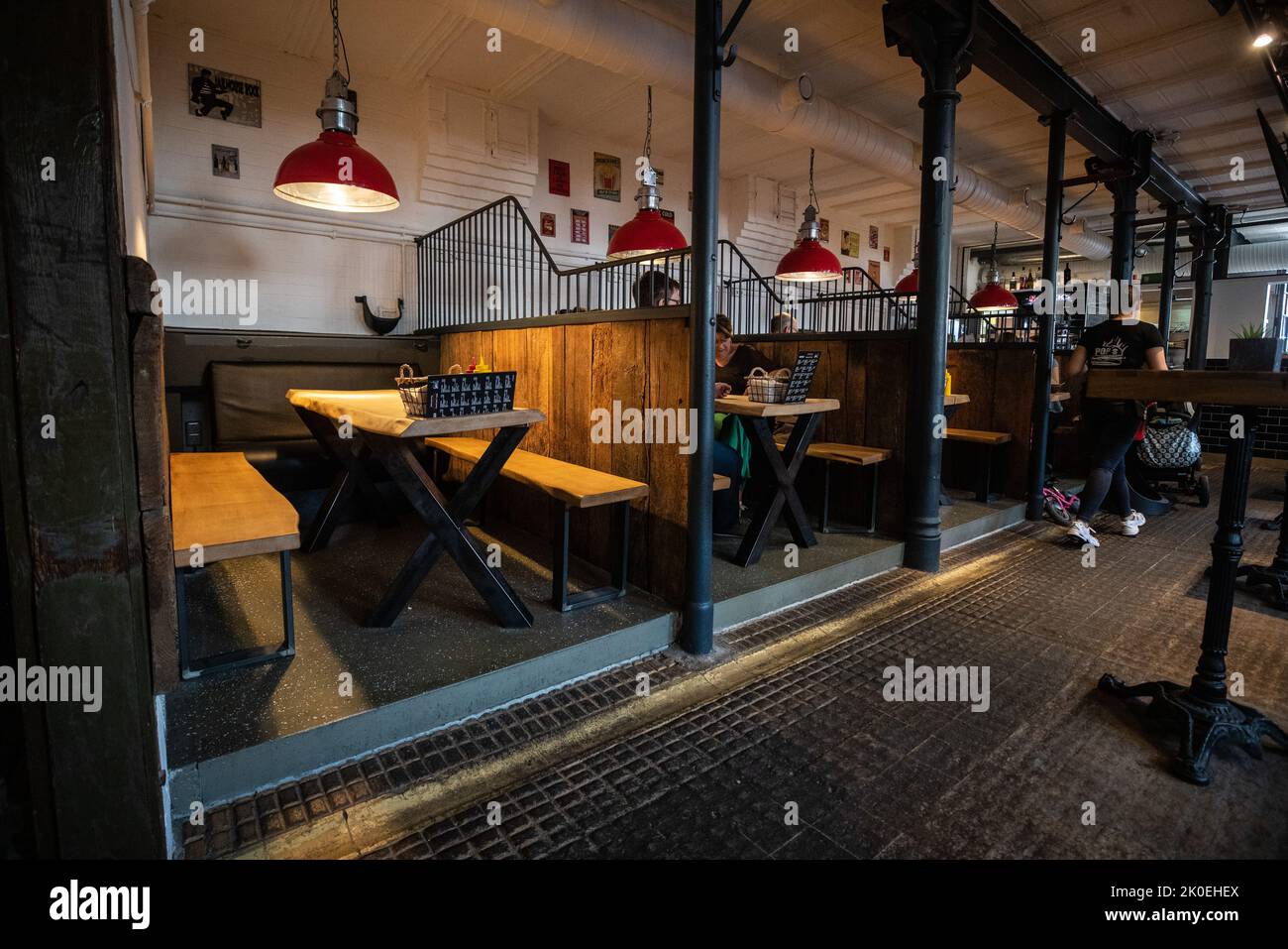 Esslingen am Neckar, Allemagne. 11th septembre 2022. Vue sur l'écurie historique de chevaux de la cour royale du Württemberg, qui sert aujourd'hui de restaurant. Sous la devise 'KulturSpur. Ein Fall für den Denkmalschutz' (Un cas pour la protection des monuments), le jour du monument ouvert a lieu dans le Bade-Wurtemberg - avec beaucoup de points de programme à visiter dans de nombreuses villes. Credit: Christoph Schmidt/dpa/Alay Live News Banque D'Images