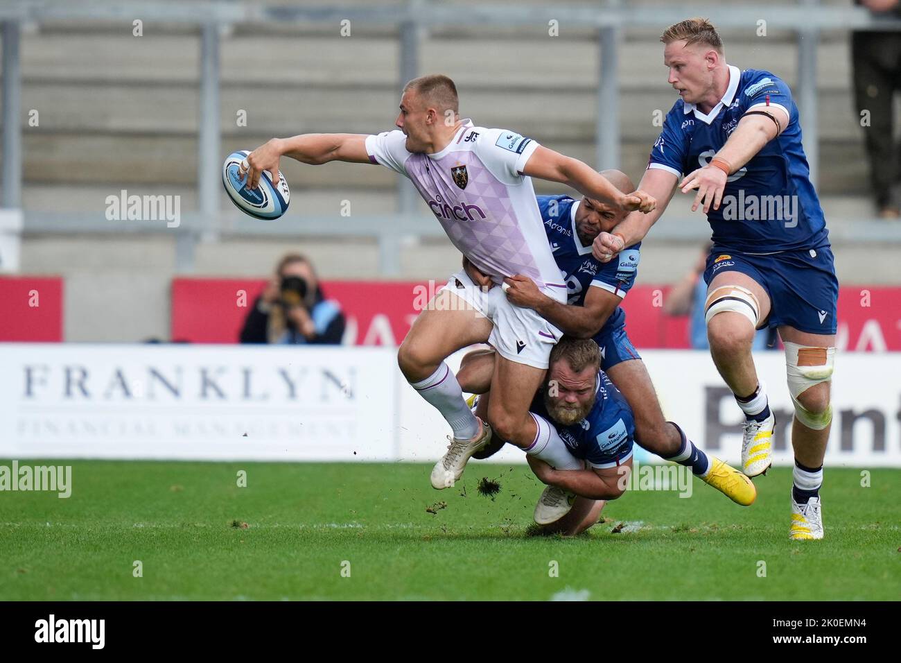 Eccles, Royaume-Uni. 20th mai 2016. Northampton Saints Ollie Sleightholme décharge le ballon pendant le match de Premiership de Gallagher sale Sharks vs Northampton Saints au stade AJ Bell, Eccles, Royaume-Uni, 11th septembre 2022 (photo de Steve Flynn/News Images) à Eccles, Royaume-Uni, le 5/20/2016. (Photo de Steve Flynn/News Images/Sipa USA) crédit: SIPA USA/Alay Live News Banque D'Images