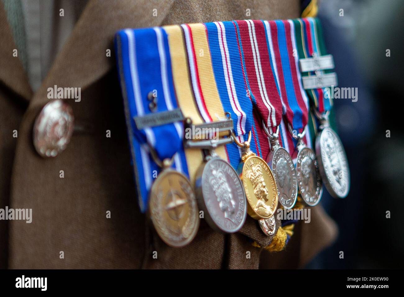 Médailles d’un soldat de l’armée britannique lors de la proclamation du roi Charles III à l’hôtel de ville de Birkenhead, Birkenhead, Royaume-Uni, 11th septembre 2022 (photo de Phil Bryan/News Images) Banque D'Images