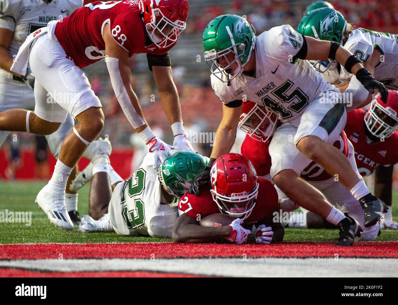 Samuel Brown V (27 Rutgers) touchdown pendant le match de la Conférence Big Ten entre l'université Rutgers et Wagner au STADE SHI à Piscataway, NJ Banque D'Images