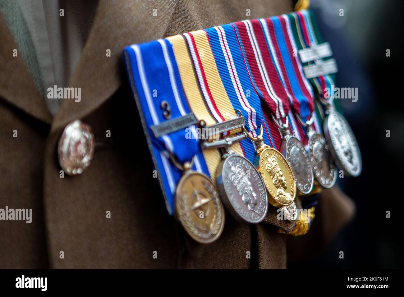Médailles d'un soldat de l'armée britannique lors de la proclamation du roi Charles III à l'hôtel de ville de Birkenhead, à Birkenhead, au Royaume-Uni. 11th septembre 2022. (Photo de Phil Bryan/News Images) à Birkenhead, Royaume-Uni, le 9/11/2022. (Photo de Phil Bryan/News Images/Sipa USA) Credit: SIPA USA/Alay Live News Banque D'Images