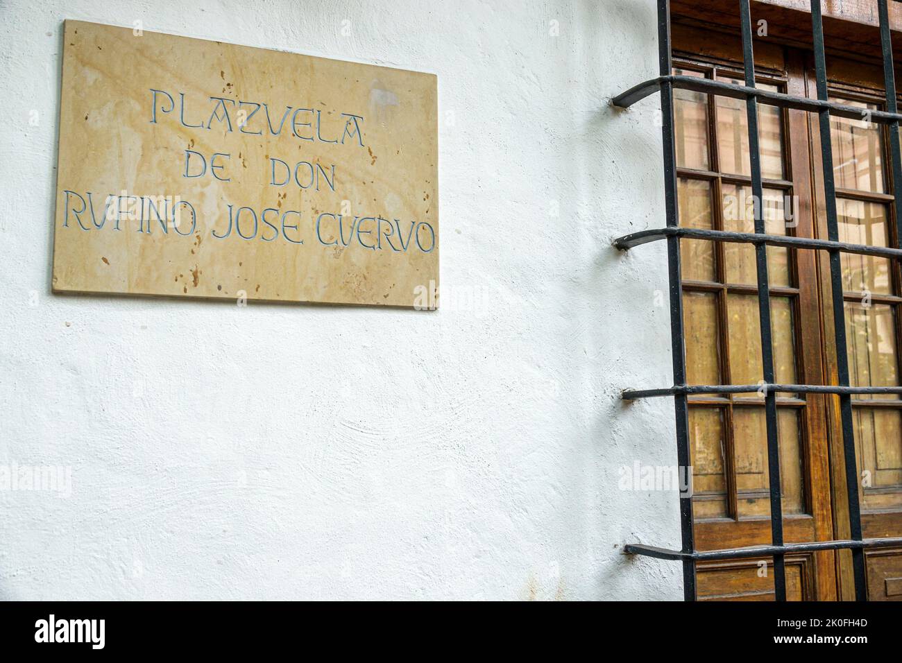 Bogota Colombie, la Candelaria Centro Historico centre historique centre historique de la vieille ville, plazuela plazoleta Rufino Jose Cuervo petite plaque de jardin plaza Banque D'Images