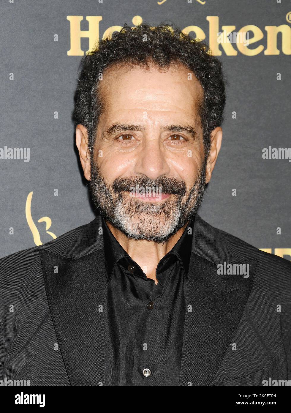 LOS ANGELES, CA - SEPTEMBRE 10 : Tony Shalhoub assiste à la fête de l'Emmy du reporter hollywoodien SAG-AFTRA dans une résidence privée sur 10 septembre 2022 i Banque D'Images