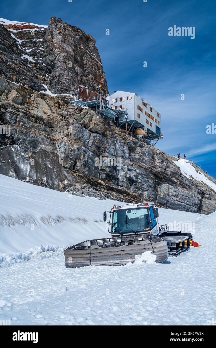 La cabane Monchsjoch est une cabane de montagne située dans les Alpes bernoises et appartenant au Swiss Alpine Club Banque D'Images