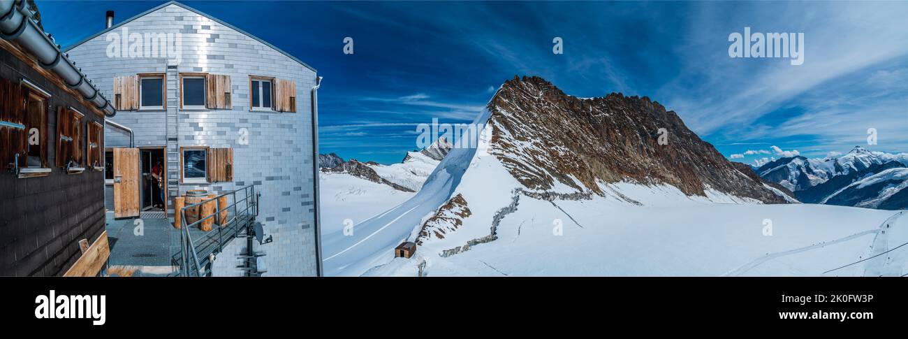 La cabane Monchsjoch est une cabane de montagne située dans les Alpes bernoises et appartenant au Swiss Alpine Club Banque D'Images