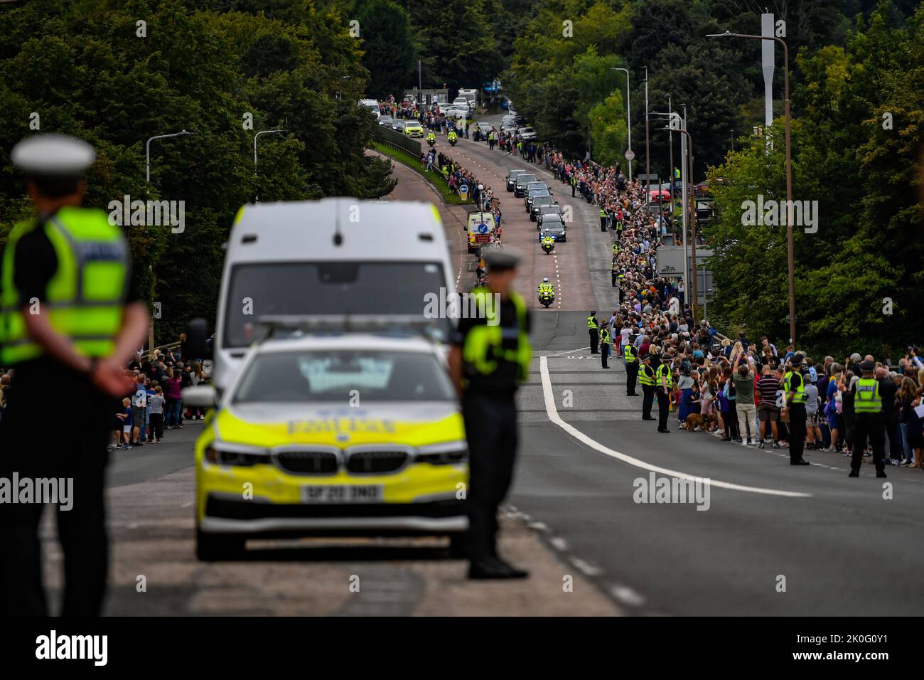 Après sa mort, la cortège de la reine Elizabeth II arrive à Édimbourg le 11th septembre 2022. Banque D'Images