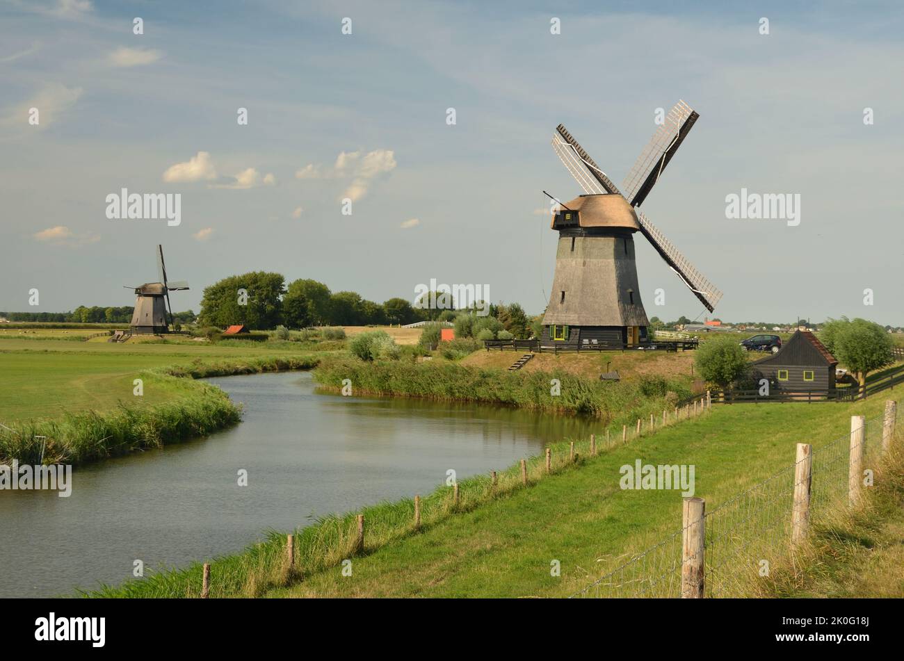 Un paysage hollandais typique avec des moulins à vent, près d'Alkmaar, en Hollande-Nord Banque D'Images