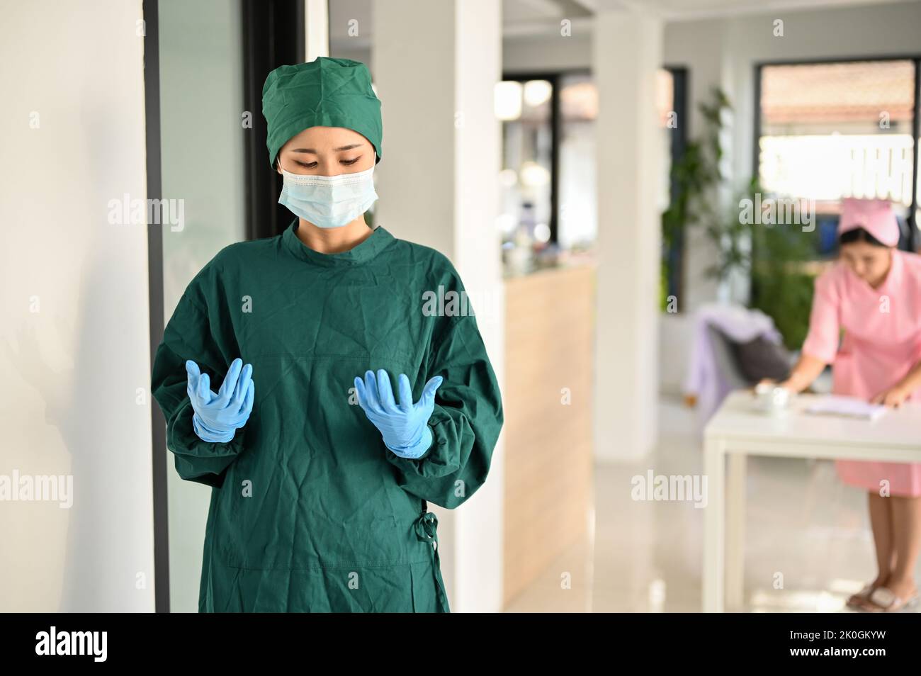 Blouse de chirurgie verte Banque de photographies et d’images à haute résolution Alamy