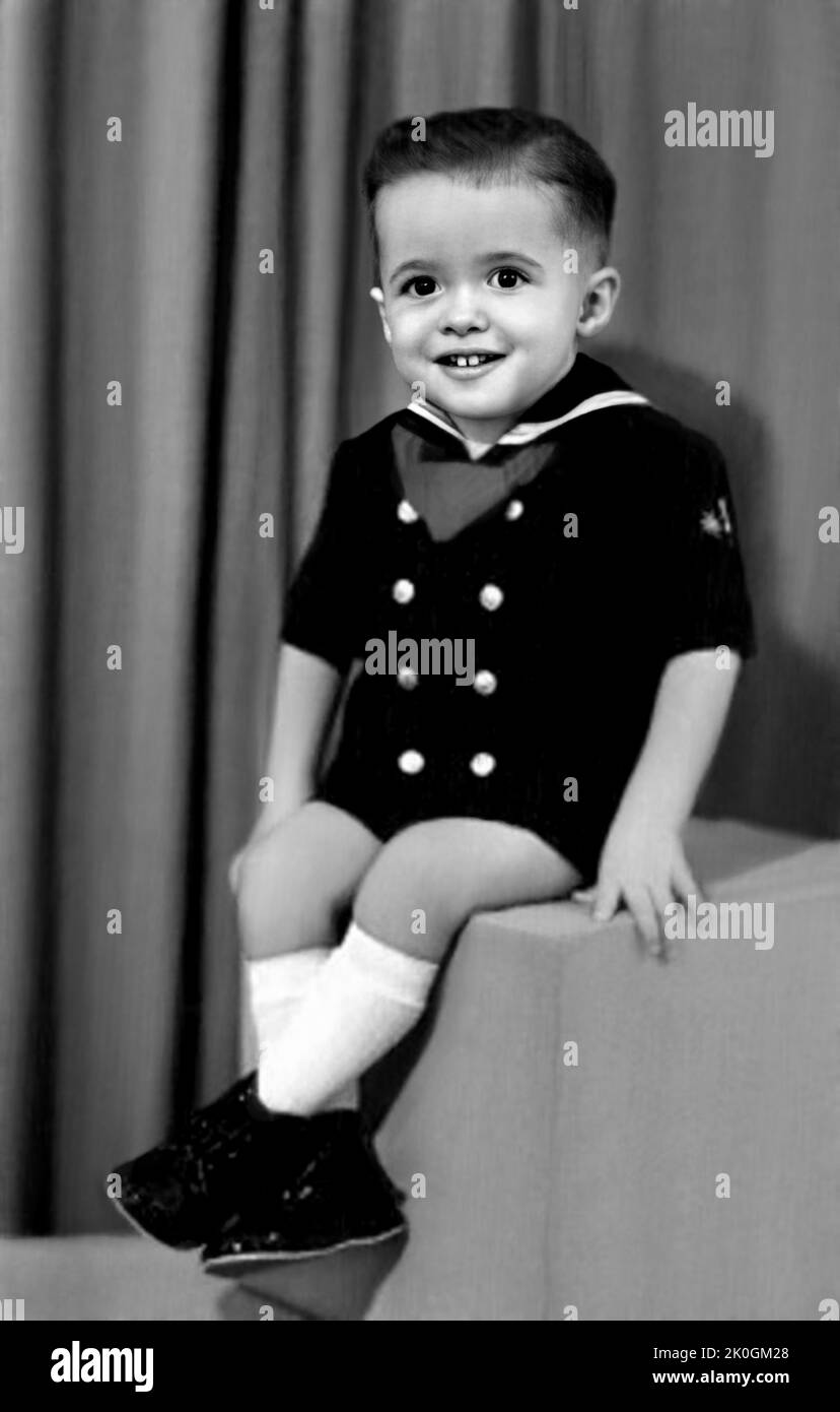 1949 CA , USA : le célèbre écrivain brésilien PAULO COELHO ( né le 24 août 1947 ) quand était jeune garçon de 2 ans . Photographe inconnu. - HISTOIRE - FOTO STORICHE - Personalità da giovane giovani - personnalité personnalités quand était jeune - PORTRAIT - RITRATTO - SCRITTORE - LETTERATURA - LITTÉRATURE - BAMBINO - BAMBINI - ENFANT - ENFANTS - INFANZIA - ENFANCE - vestito alla marinara - marinaretta - Archivio robe - GBB- VOILA Banque D'Images
