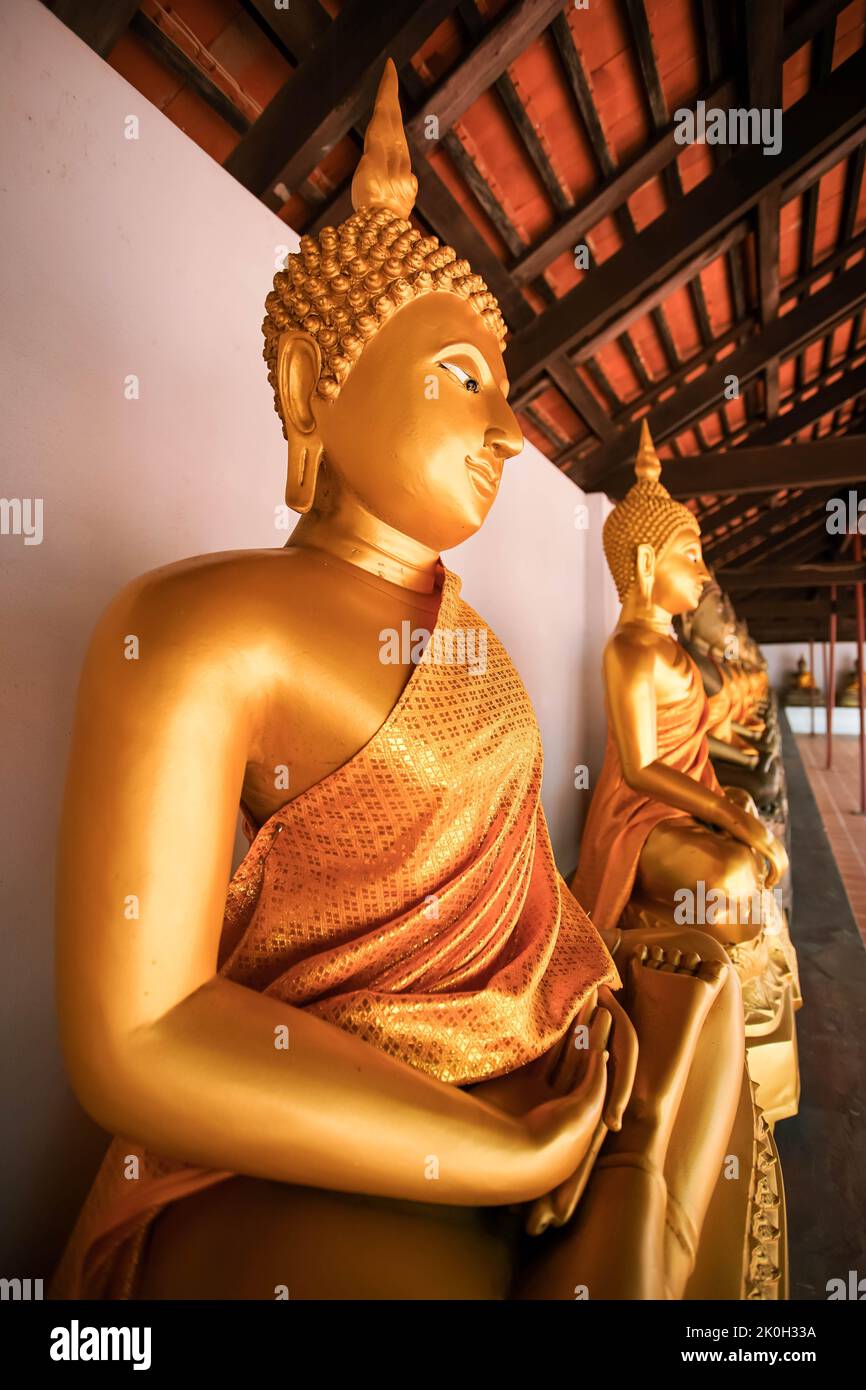 Phra That Sawi est l'une des destinations de voyage situées à Wat Phra dans la province de Sawi Chumphon, en Thaïlande. Banque D'Images Phra That Sawi est l'une des destinations de voyage situées à Wat Phra dans la province de Sawi Chumphon, en Thaïlande. Banque D'Images