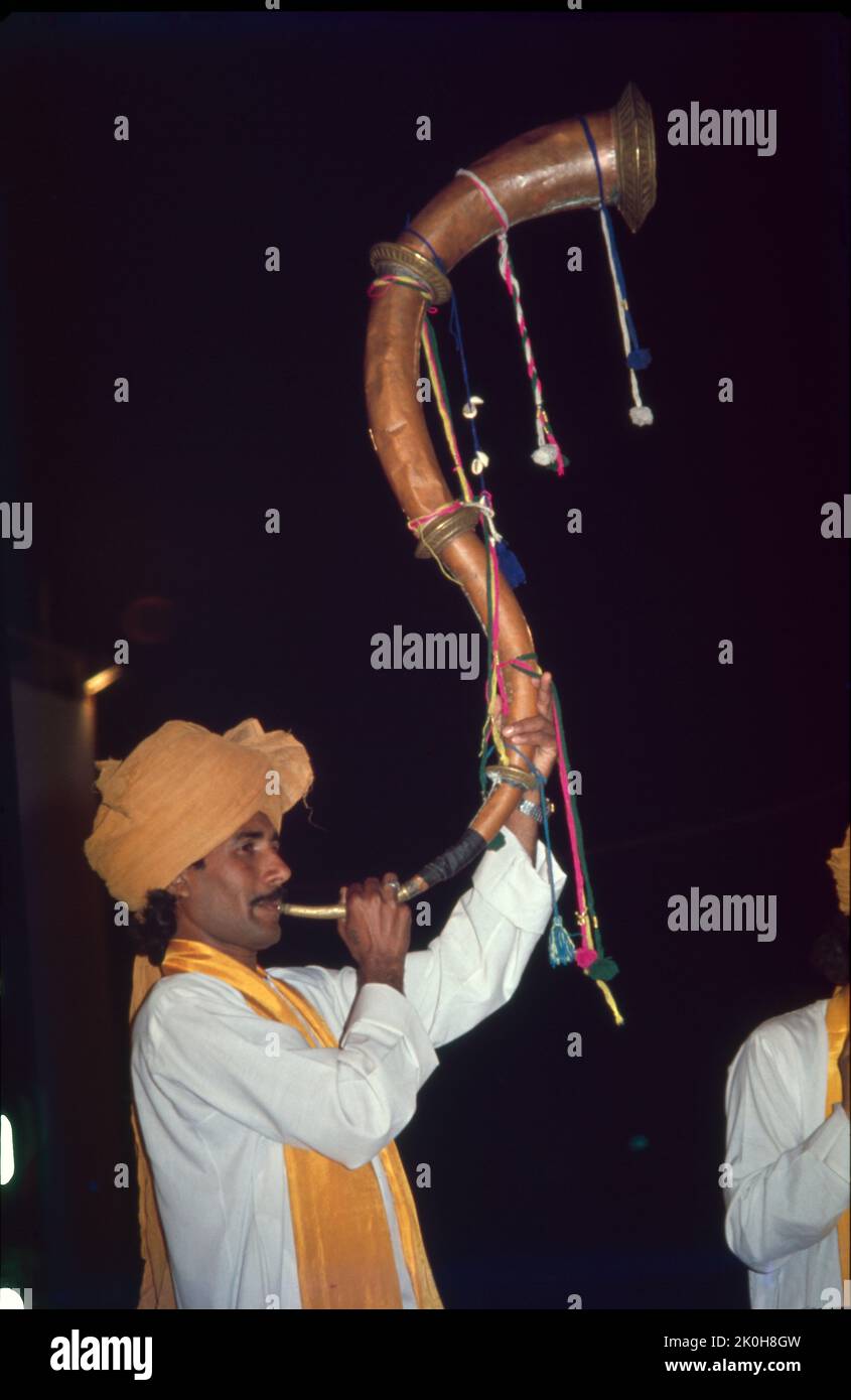 Danse folklorique, instrument de musique éolienne Photo Stock - Alamy