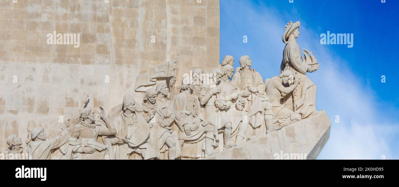 Lisbonne, Portugal Monument aux découvertes ou Padrao dos Descobrimentos sur la rive du Tage dans le quartier de Belem, gros plan de la bannière Banque D'Images