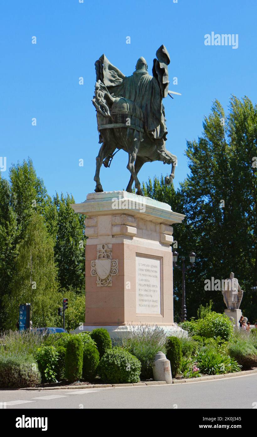 Rodrigo Díaz de Vivar 'El CID' statue sur un cheval en pointant une épée au milieu de la route Burgos Castille et Leon Espagne Banque D'Images