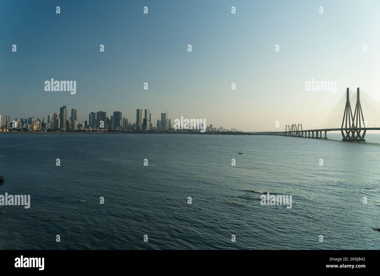 Vue d'ensemble de Mumbai, tout en voyageant sur le pont de Bandra Worli Sea Link, Mumbai, Inde. Banque D'Images