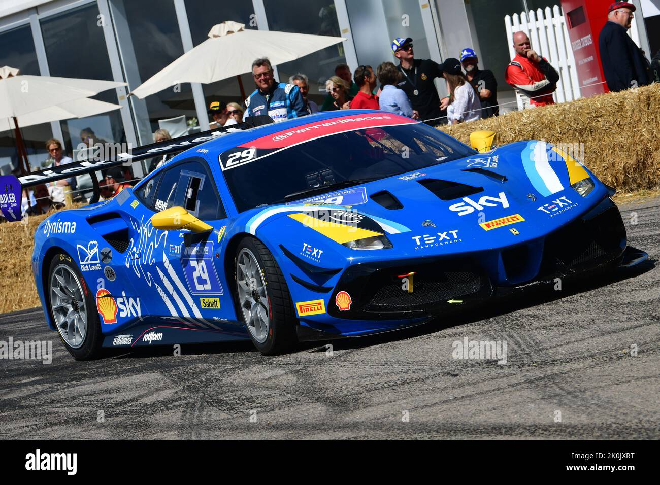 James Swift, Ferrari 488 Challenge, Une sélection du passé illustre de Ferrari, un mélange de voitures de sport, GT Racers et Formula 1, 75 ans de Ferra Banque D'Images