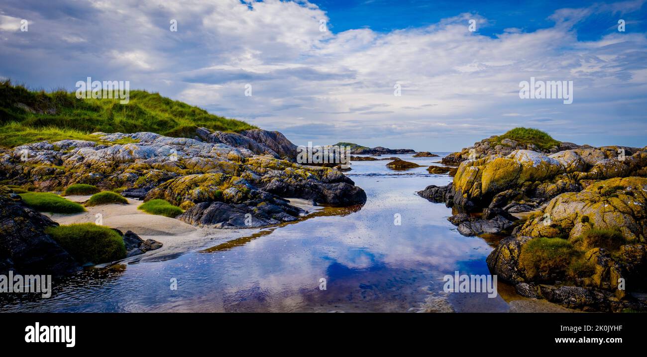 Seascape à la plage de Red Rocks, île de Coll, Écosse. Banque D'Images