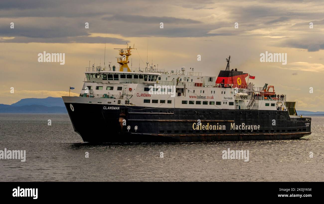 Navire calédonien MacBrayne 'Clansman' arrivant à Arinagour, île de Coll, Écosse Banque D'Images