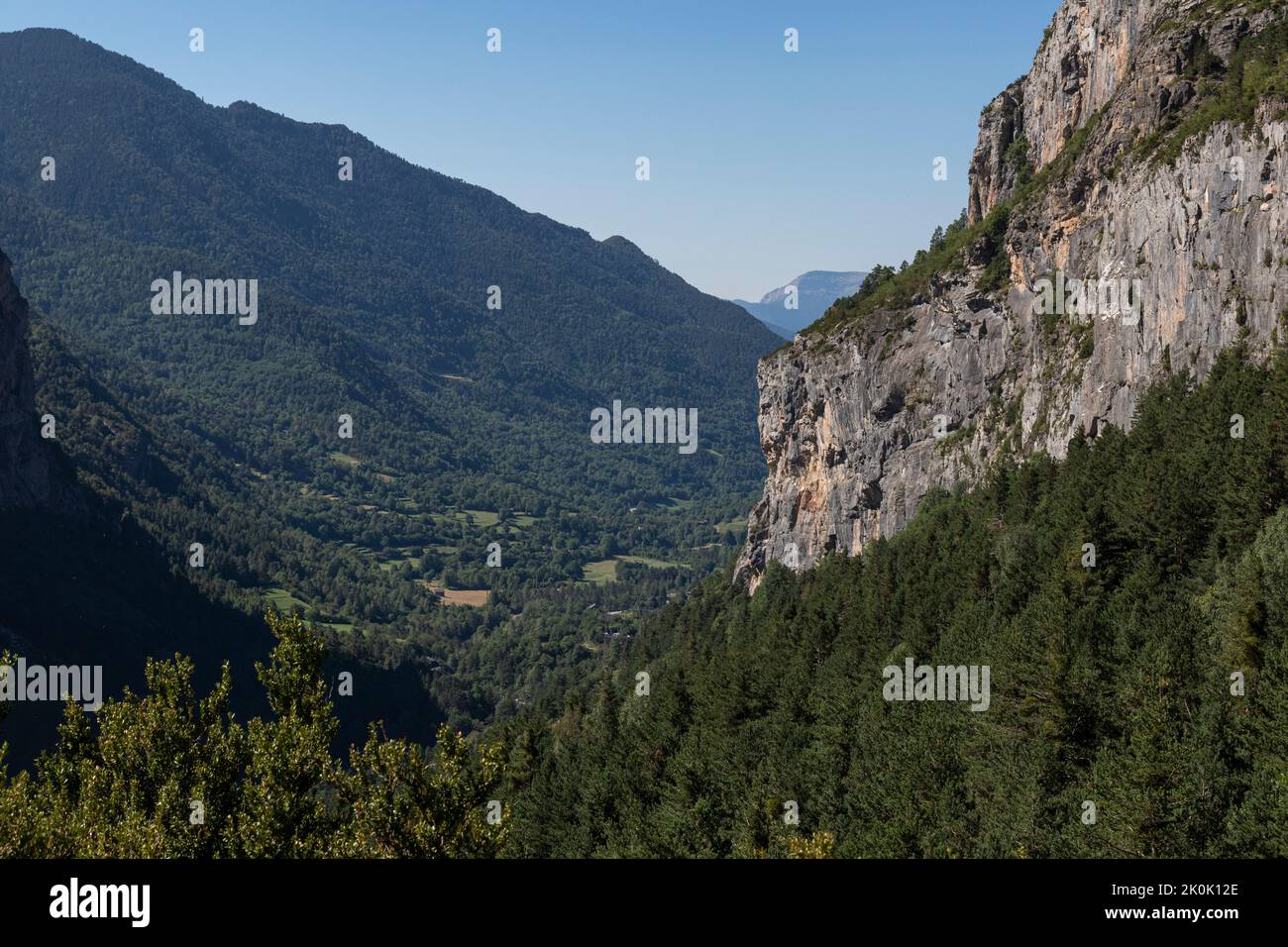 vallée d'aragones dans les pyrénées à l'entrée du parc national d'ordesa et de monte perdido Banque D'Images