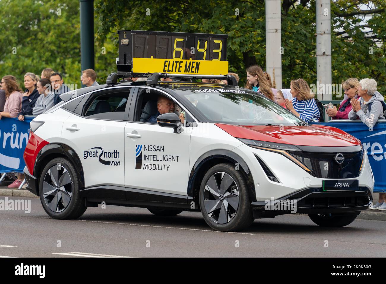 Voiture Elite Men, semi-marathon Great North Run 2022, à Gateshead, juste après avoir traversé le pont Tyne depuis Newcastle upon Tyne, Royaume-Uni Banque D'Images