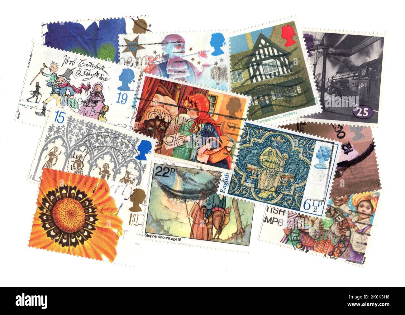 Montage de timbres-poste de Grande-Bretagne sur fond blanc. Banque D'Images