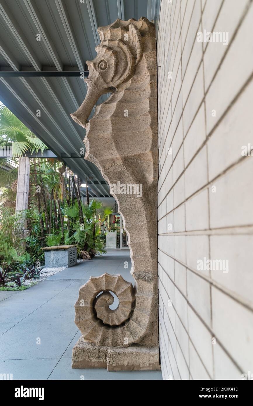 Statue de cheval de mer en béton dans la rue de la ville. Banque D'Images