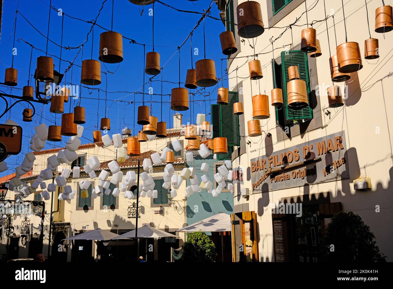 Camara do Lobos, Festval, décorations de rue en matériaux recyclés, Madère Banque D'Images