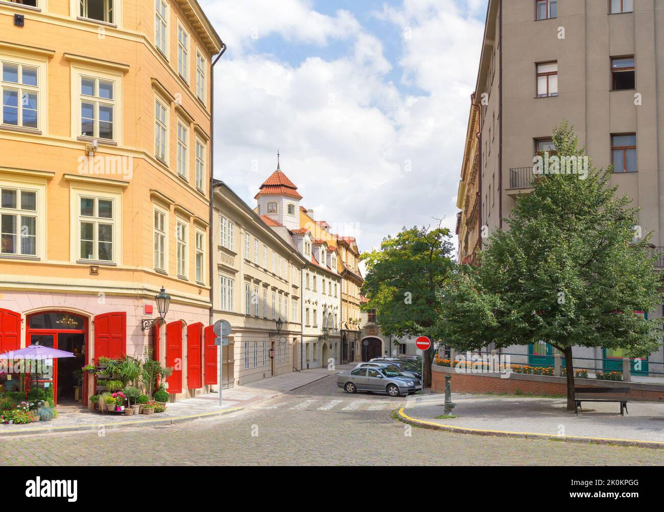 Belles maisons anciennes sur U Obecniho dvora Street. Prague, République Tchèque Banque D'Images