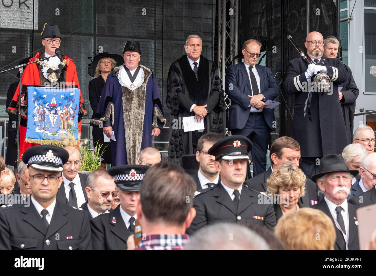 Le conseiller Kevin Robinson, le maire de la ville de Southend on Sea, a lu la proclamation de l'accession du roi Charles III Banque D'Images