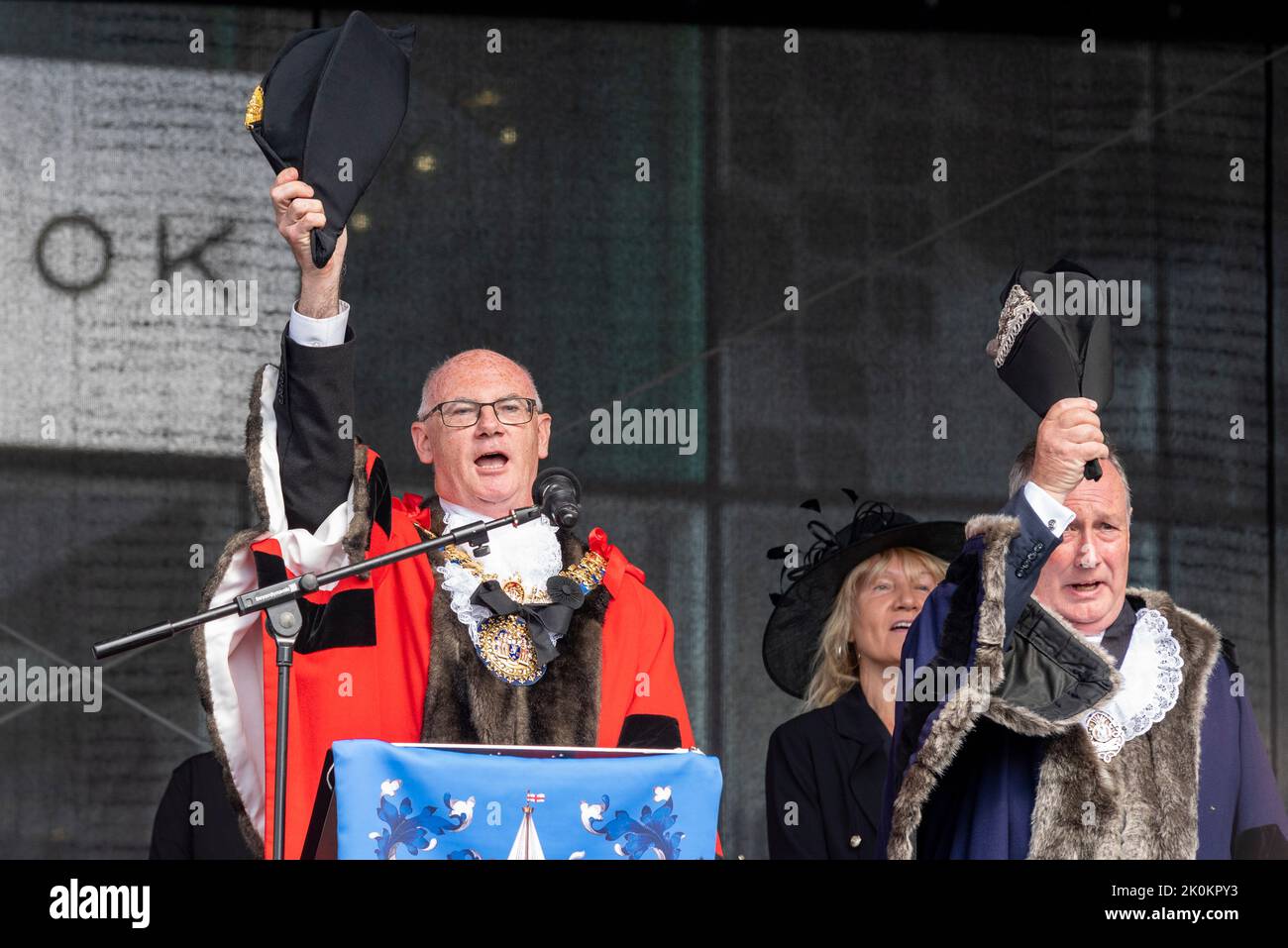 Le conseiller Kevin Robinson, le maire de la ville de Southend on Sea, a lu la proclamation de l'accession du roi Charles III Banque D'Images