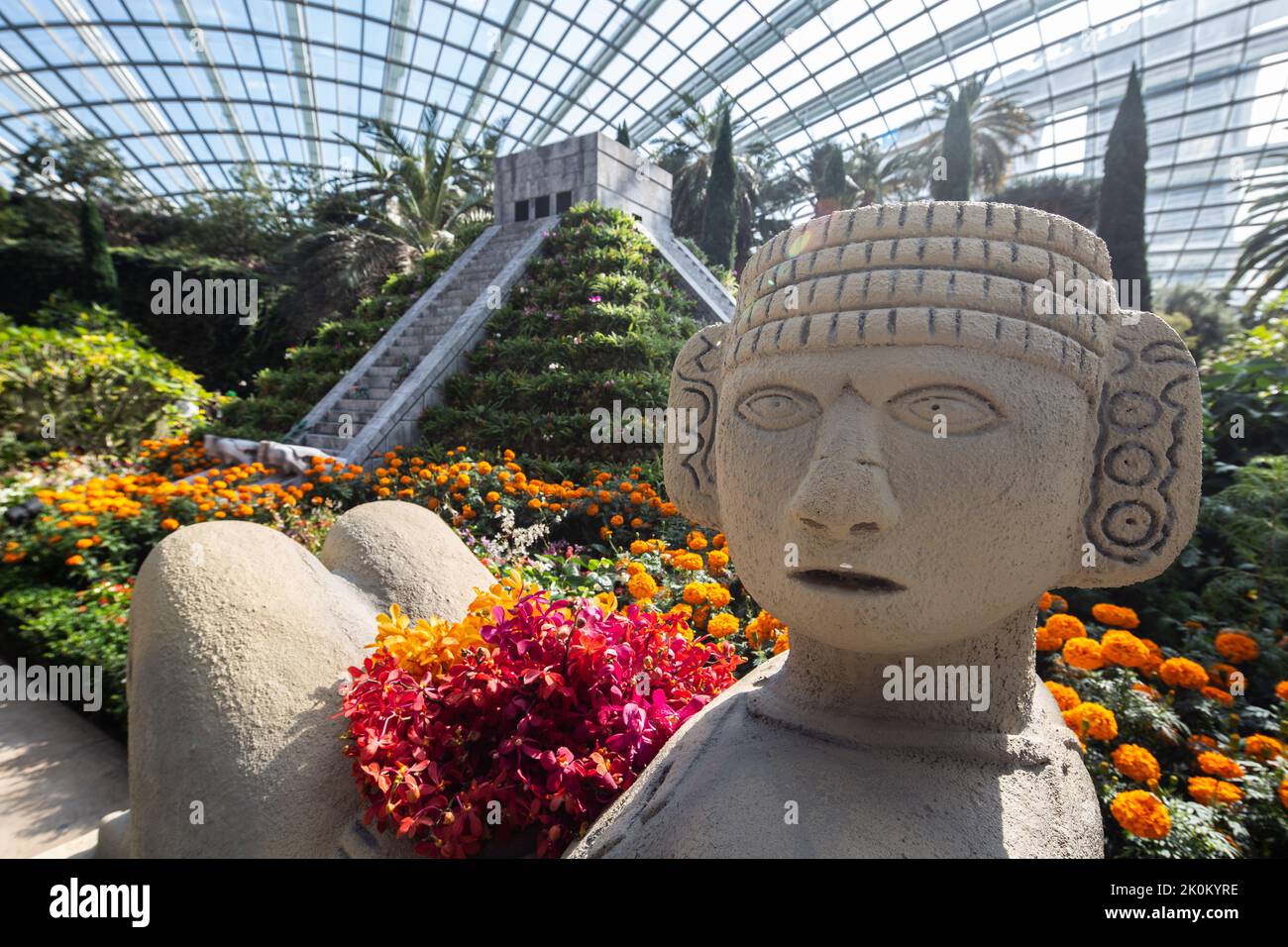 Chacmool, une statue méso-américaine d'une figure inclinable exposée dans les jardins de la baie Banque D'Images