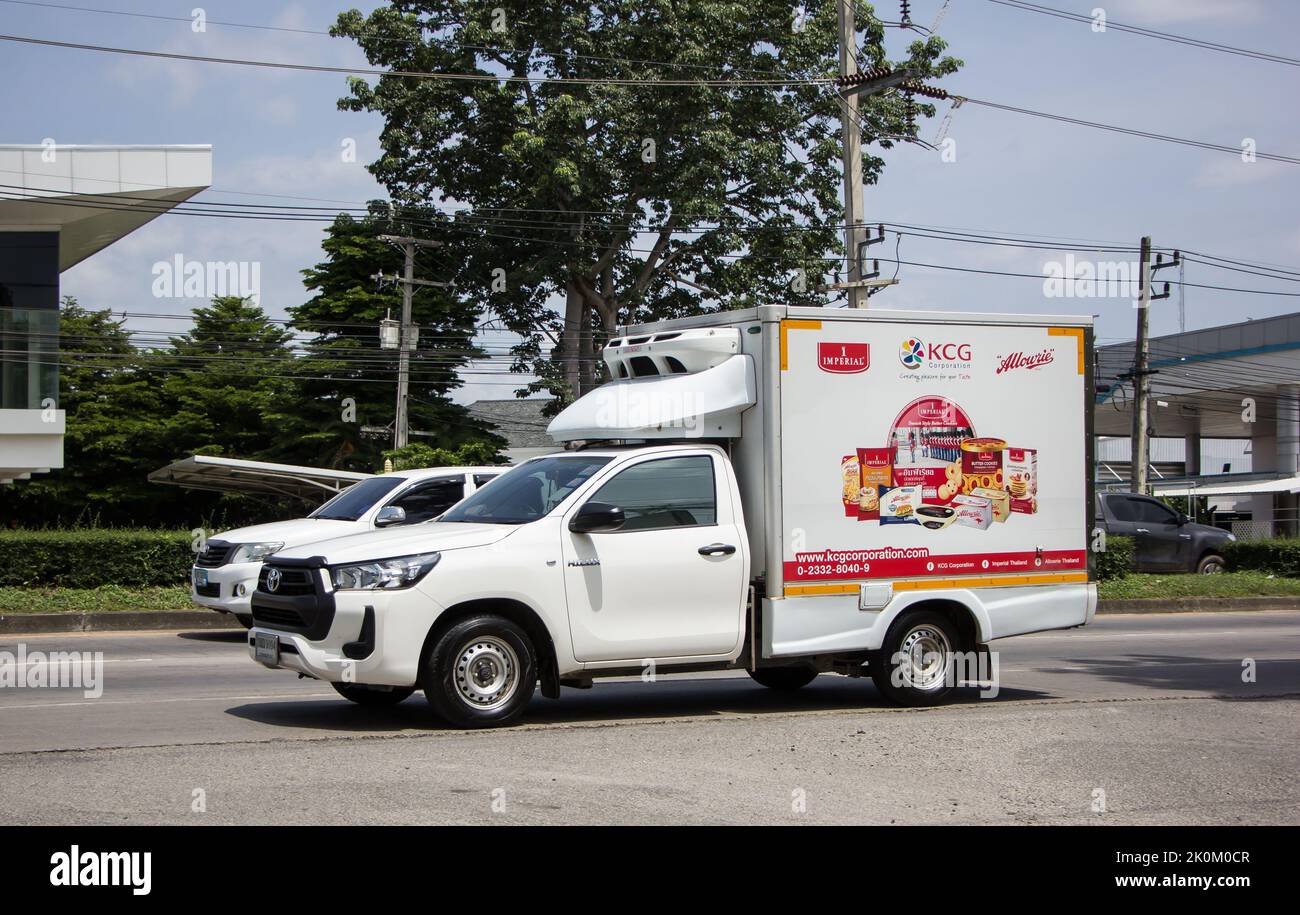 Chiangmai, Thaïlande - 13 juin 2022 : camion de conteneurs du Groupe KCG Kim Chua. Photo sur la route no 1001 à environ 8 km du centre-ville de Chiangmai, thaïlande. Banque D'Images