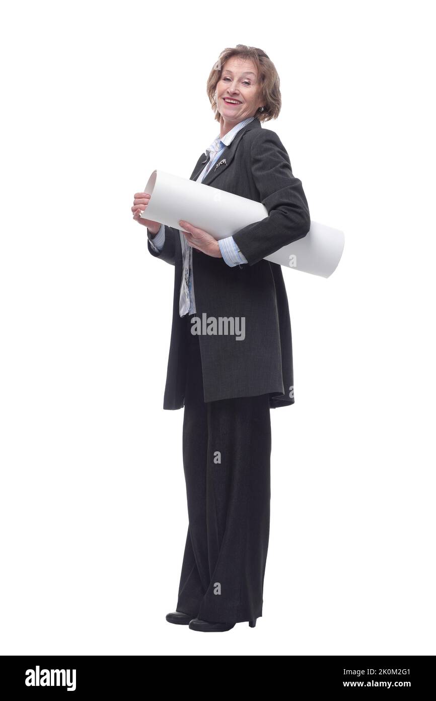 Vue latérale d'une femme d'âge mûr, architecte, portant des plans roulés Banque D'Images