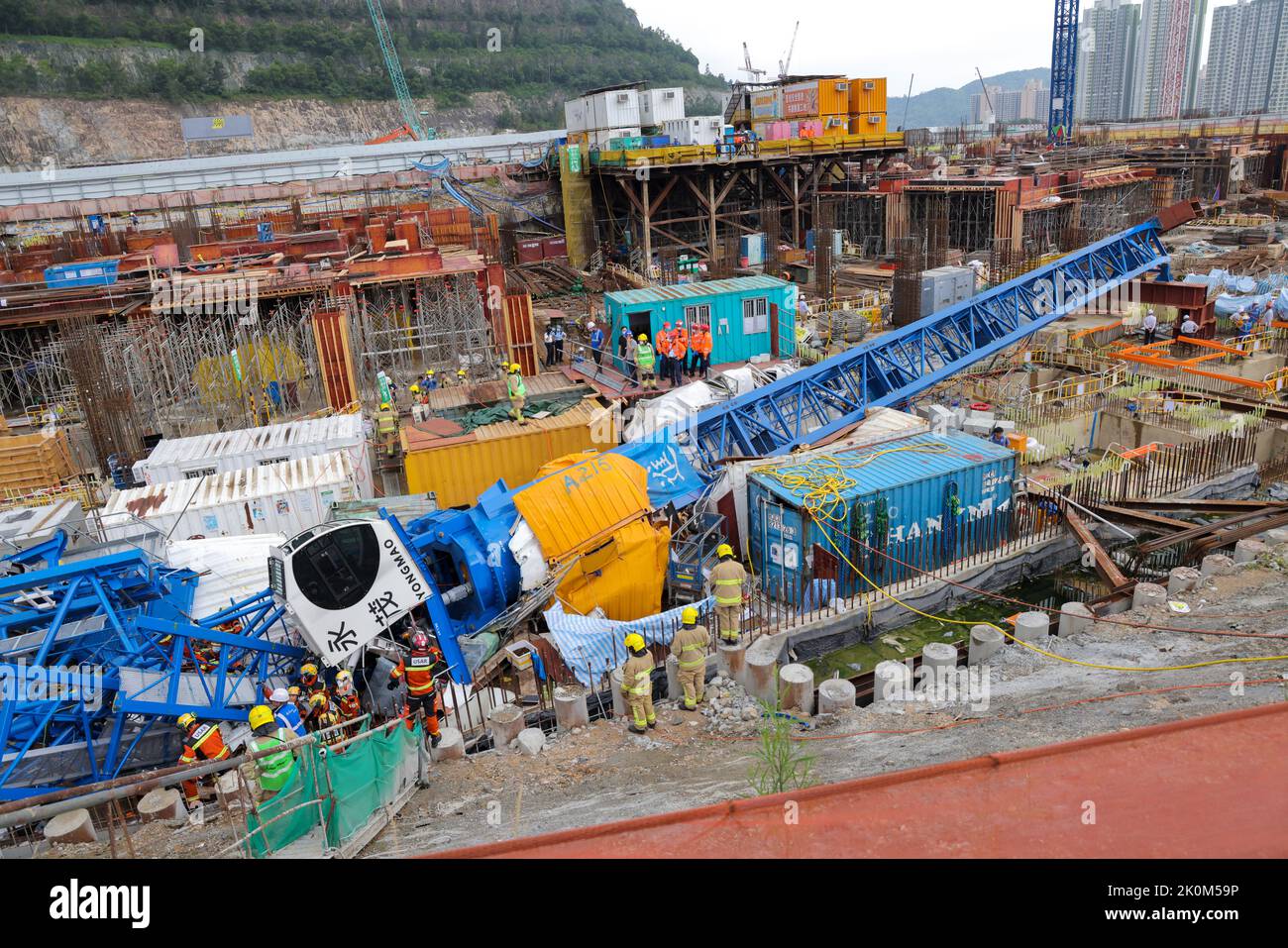 une-grue-tour-s-est-effondr-e-sur-un-conteneur-qui-laisse-3-morts-et