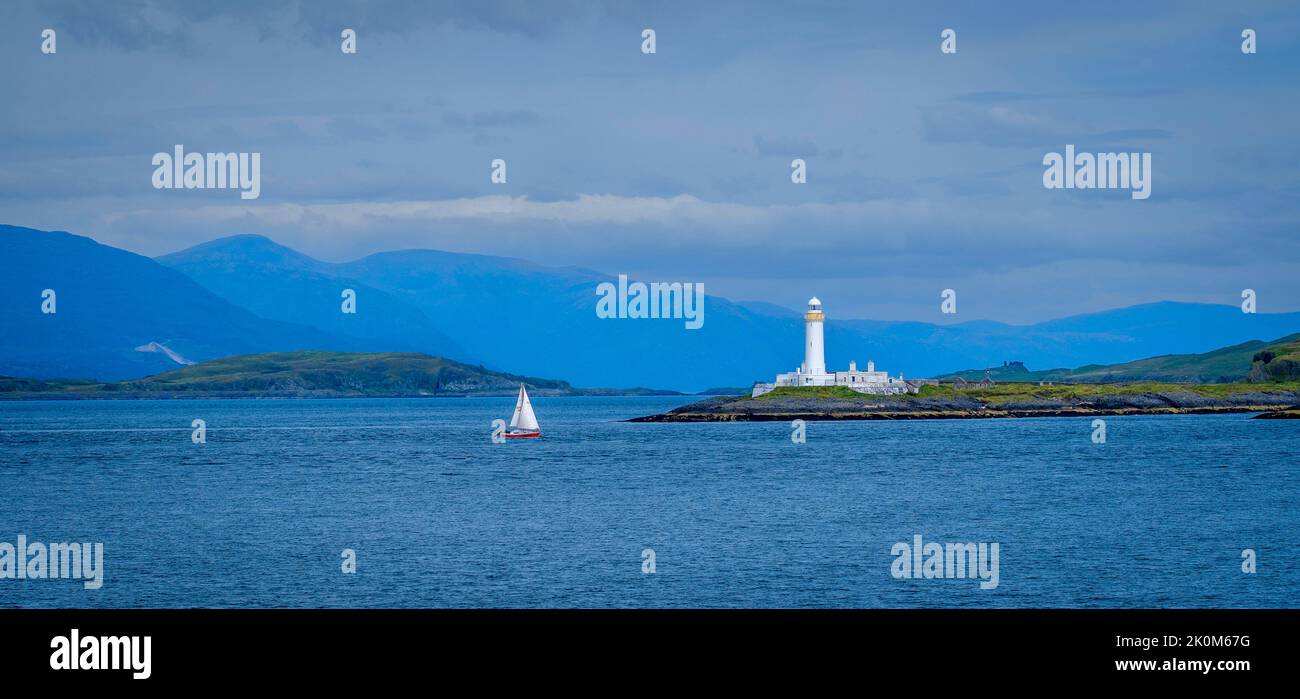Phare sur l'île de Maiden à Oban Bay, Écosse Banque D'Images