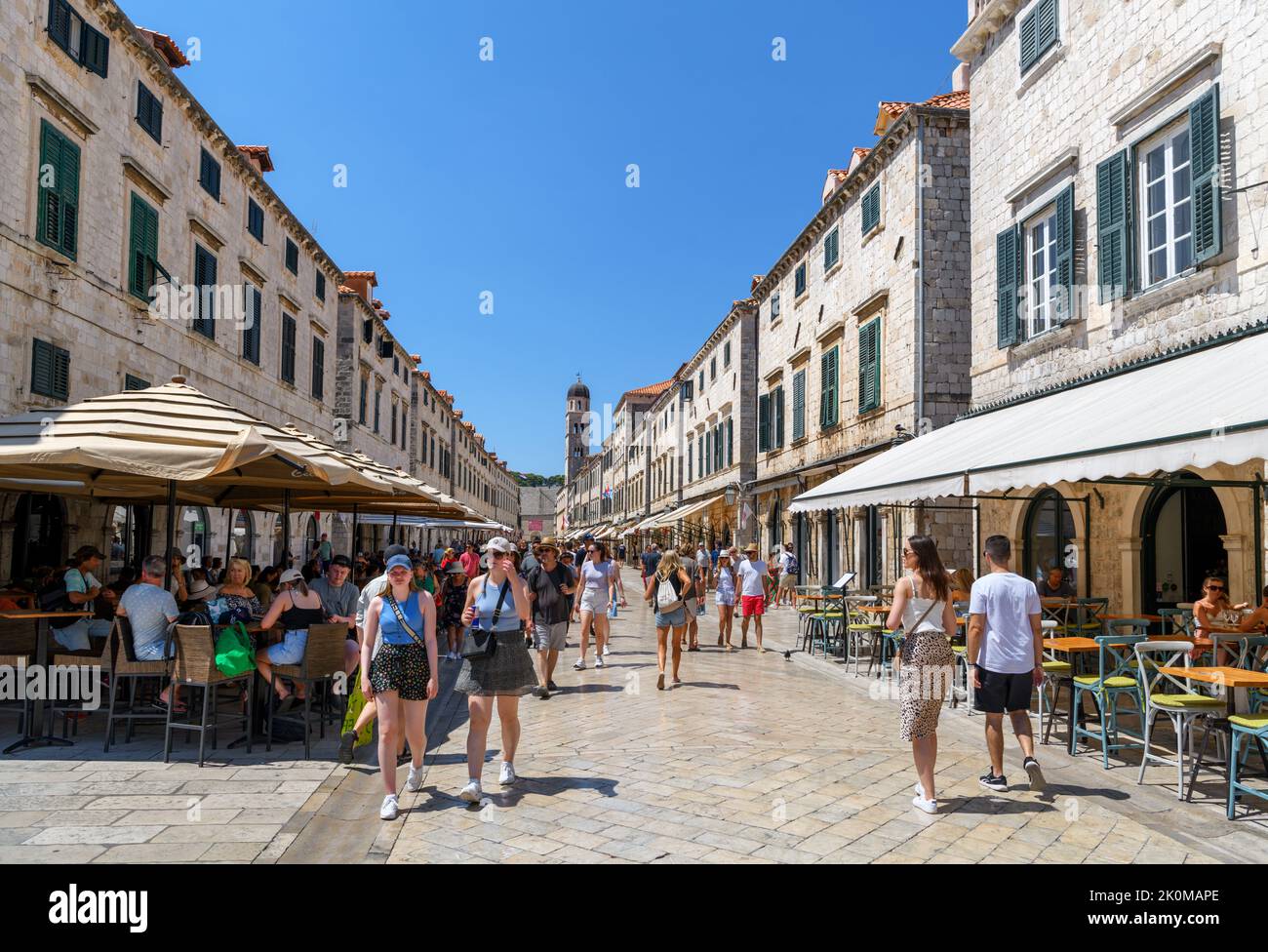 Cafés et restaurants sur Stradun, Dubrovnik, Croata Banque D'Images