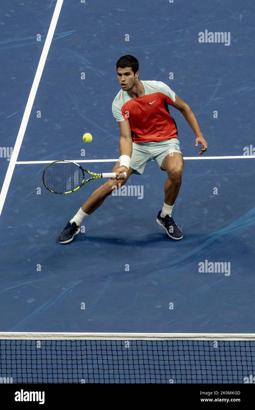 Carlos Alcaraz (ESP) vainqueur, en compétition dans la finale masculine à l'US Open 2022. Banque D'Images