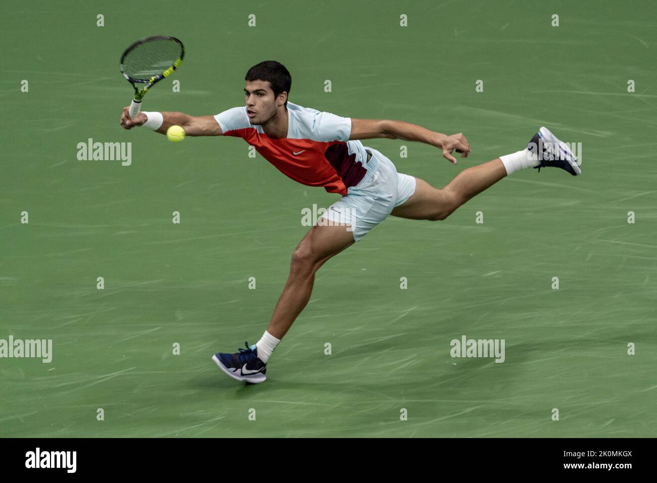 Carlos Alcaraz (ESP) vainqueur, en compétition dans la finale masculine à l'US Open 2022. Banque D'Images