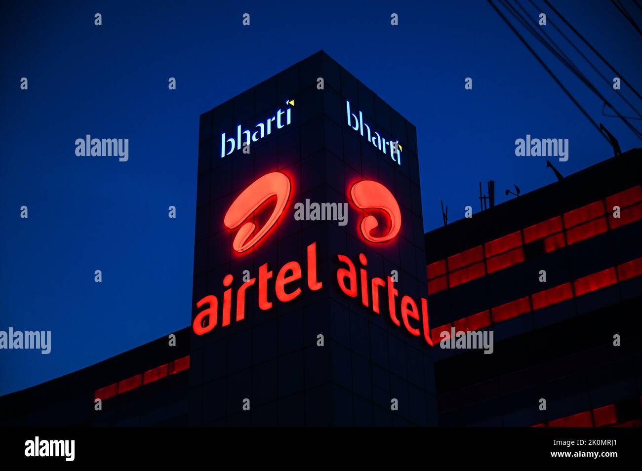 Gurugram, Inde. 12th septembre 2022. Un immeuble de bureaux Bharti Airtel photographié à Gurugram, à la périphérie de New Delhi. Airtel indique que son service 5G sera lancé dans un mois, qui devrait être octobre pour ceux qui vivent dans les grandes villes de métro comme Delhi, Mumbai, Chennai, et quelques autres d'ici la fin de 2023, comme l'indiquent les médias. (Photo de Kabir Jhangiani/Pacific Press) crédit: Pacific Press Media production Corp./Alay Live News Banque D'Images