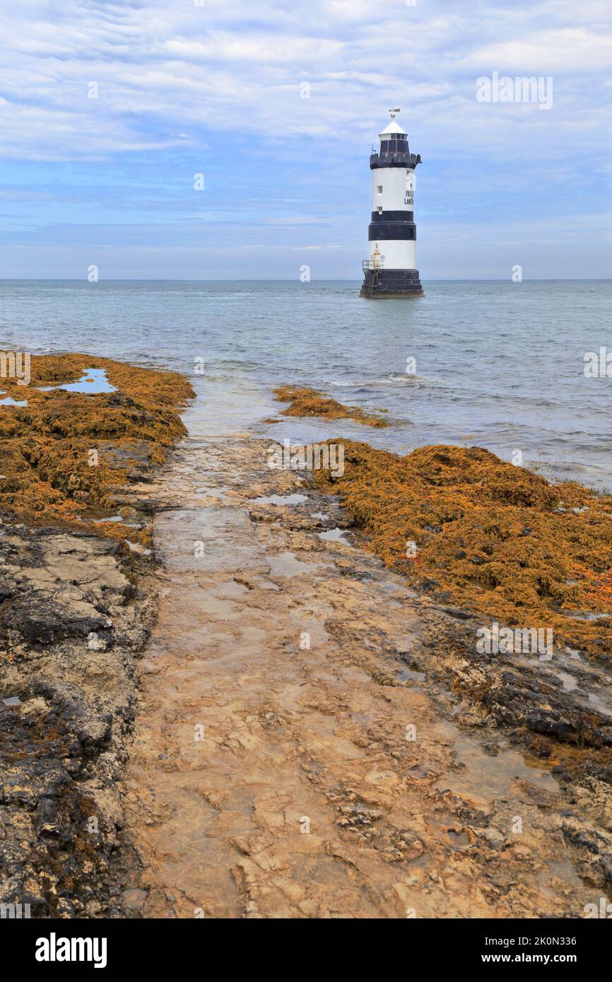 Penmon Lighthouse ou Trwyn du Lighthouse, Penmon, île d'Anglesey, Ynys mon, pays de Galles du Nord, ROYAUME-UNI. Banque D'Images